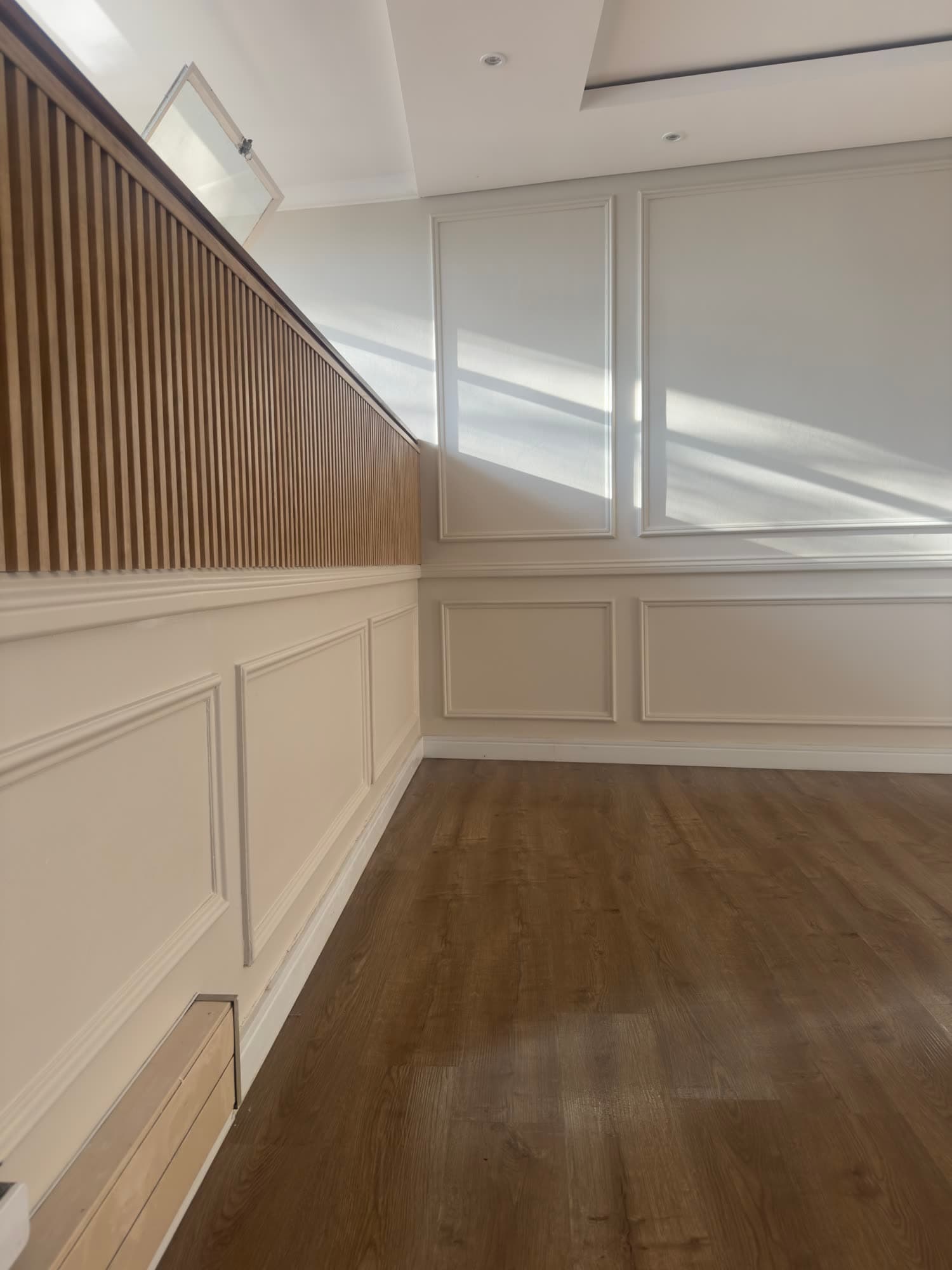 Panelled wall, unfurnished room