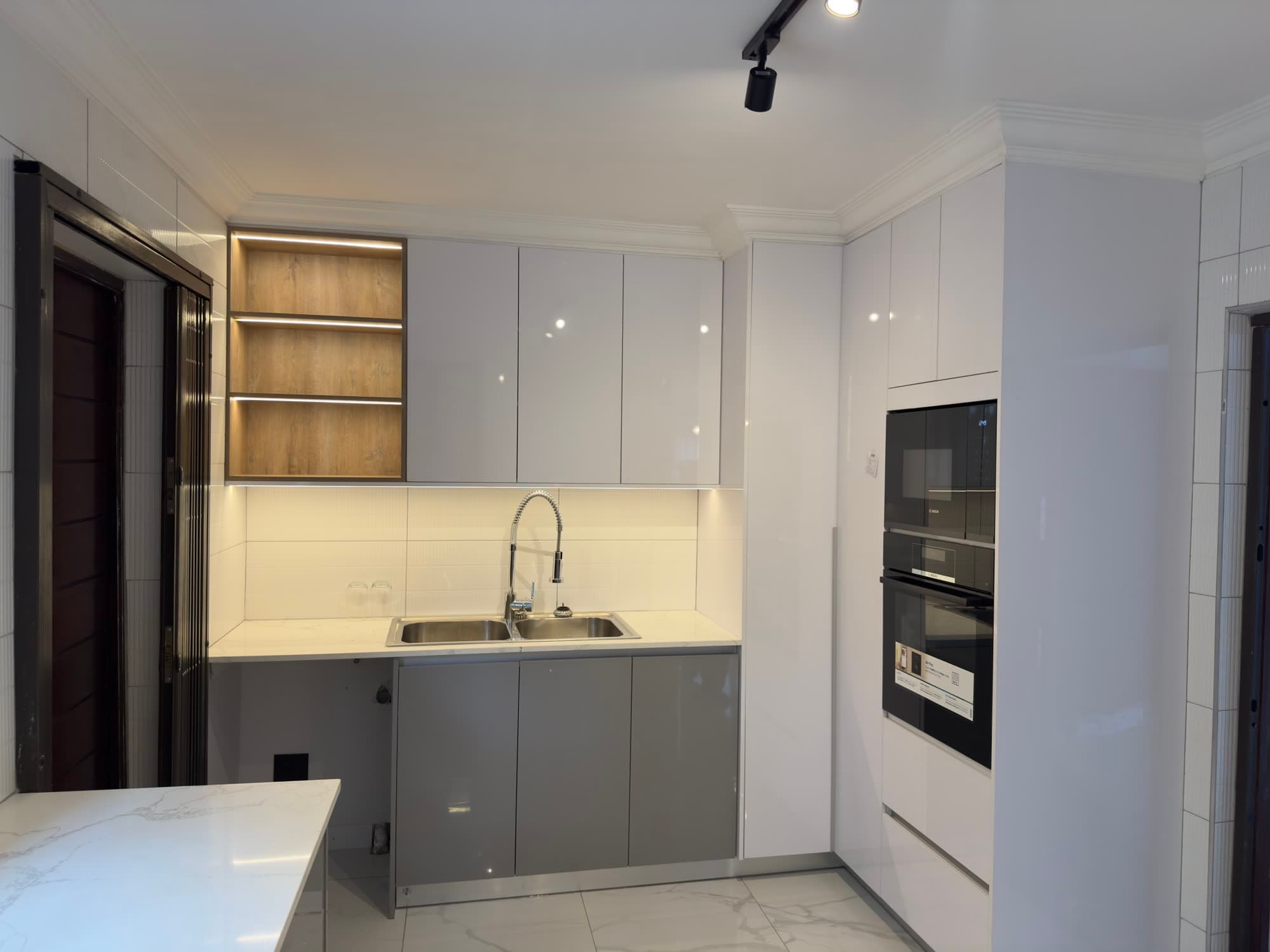 White gloss kitchen, open wood shelving